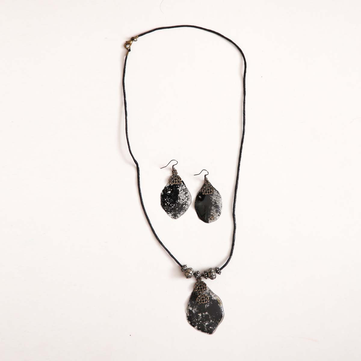 Ebony Arrowhead Resin Jewellery Set
