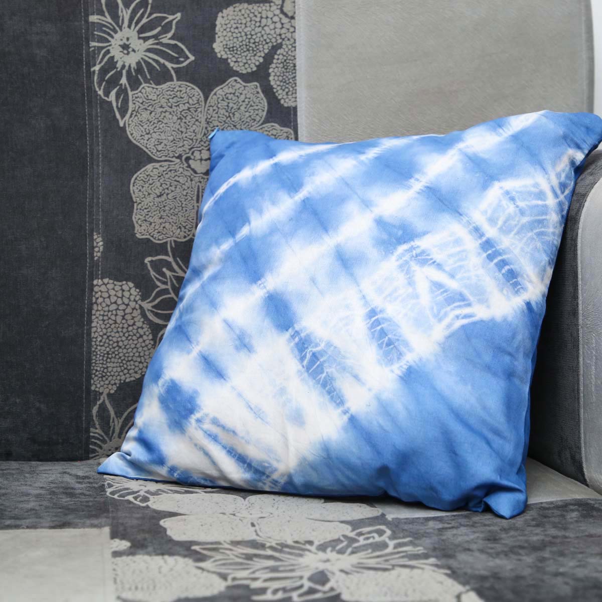 Wavy Tie Dye Cushion Cover