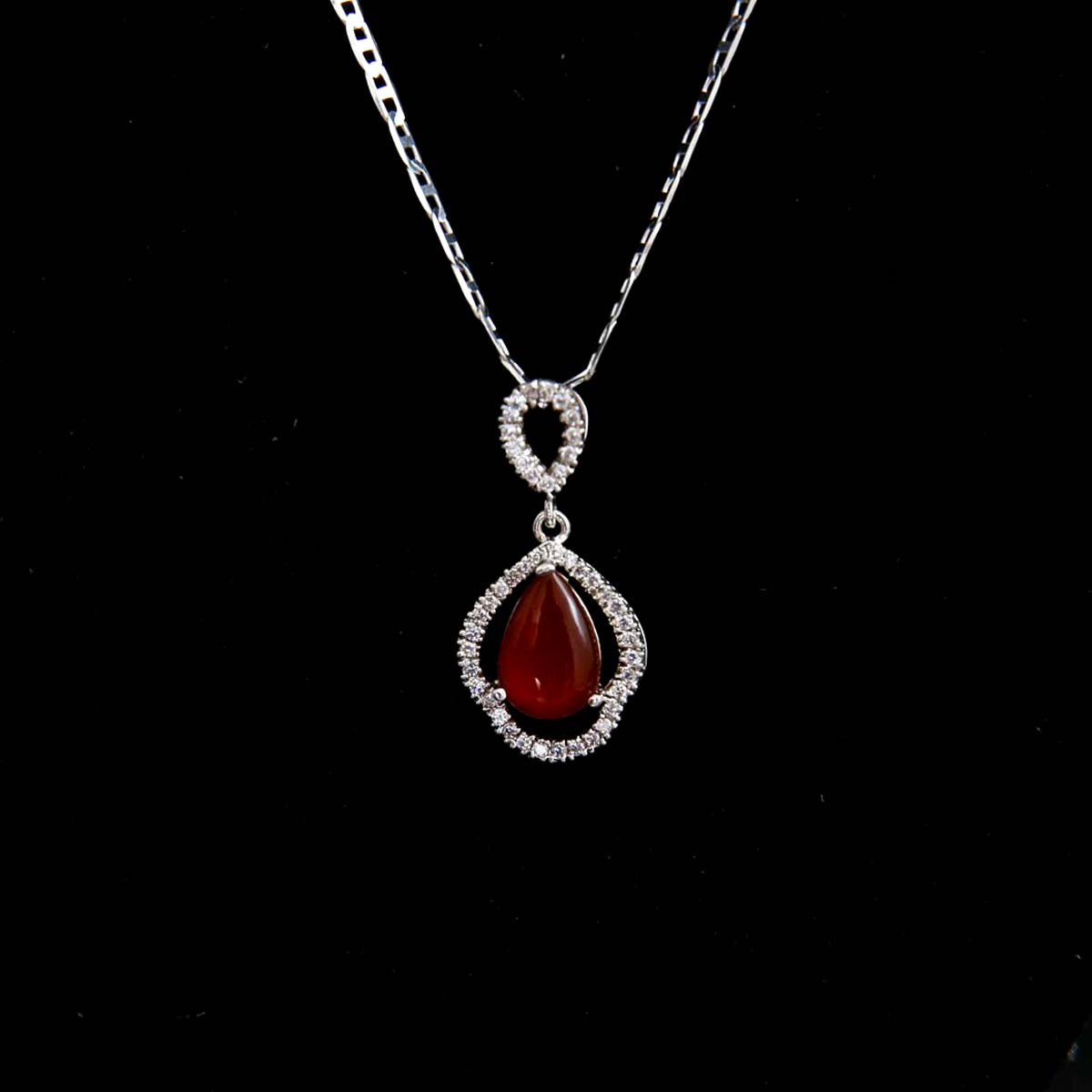 Silver Agate Pendant & Chain