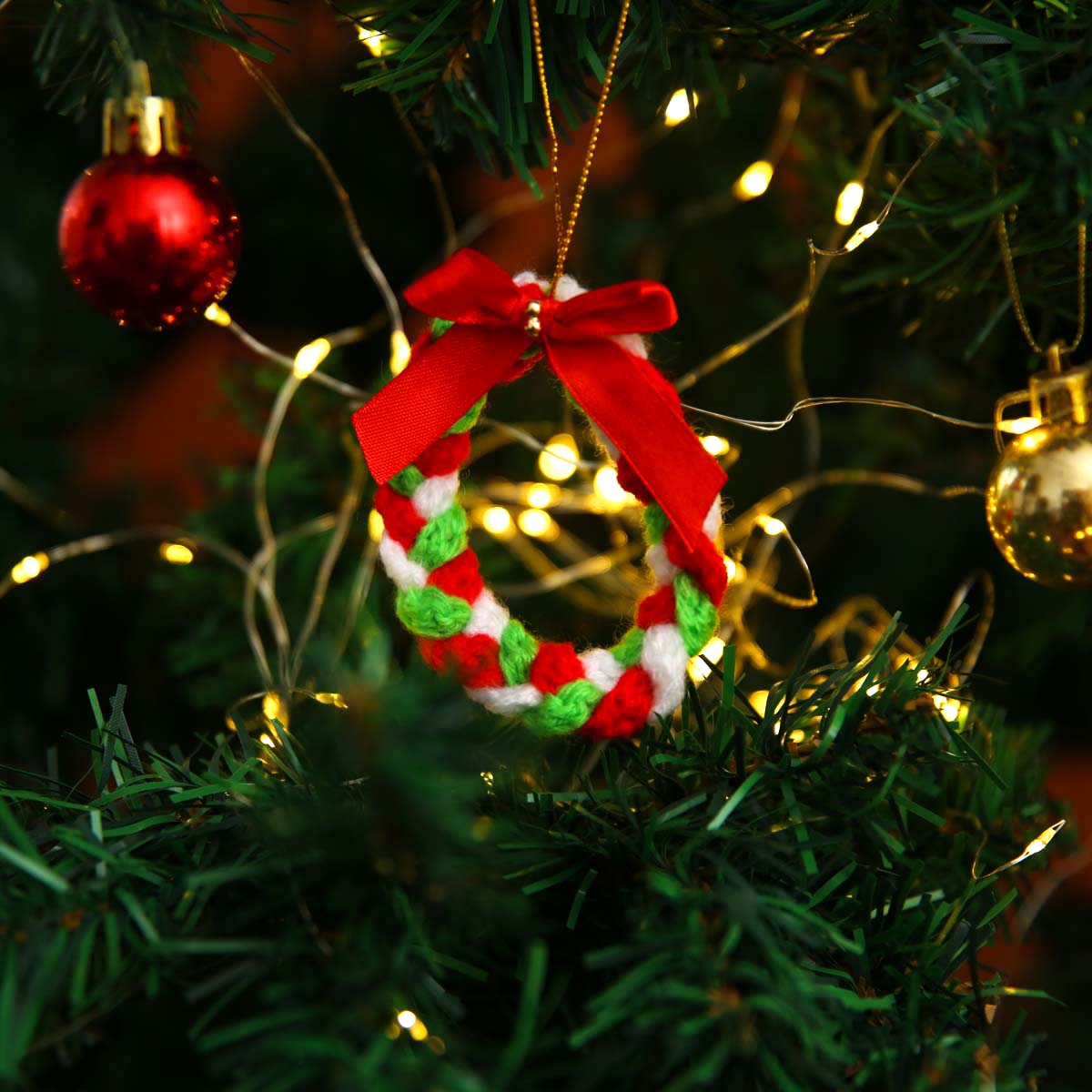 Red Bow Crochet Wreath Ornament