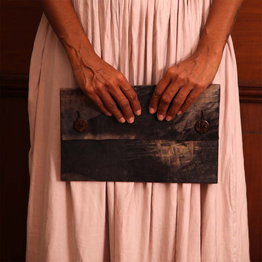 Spruce Leaves Medium Clutch