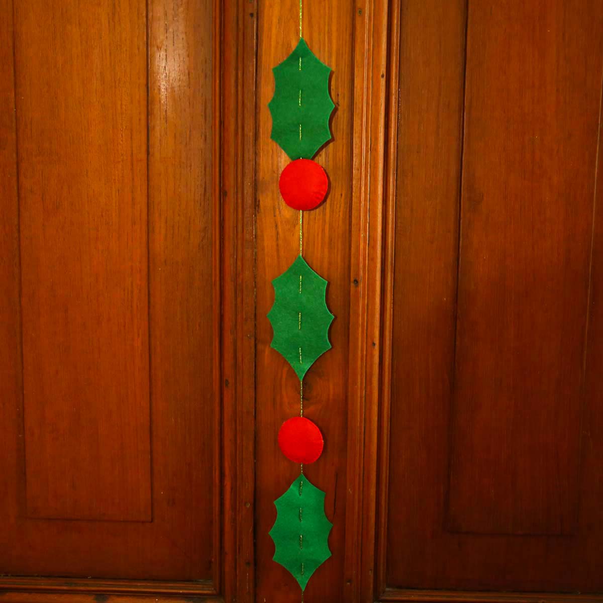 Holly Jolly Streamer