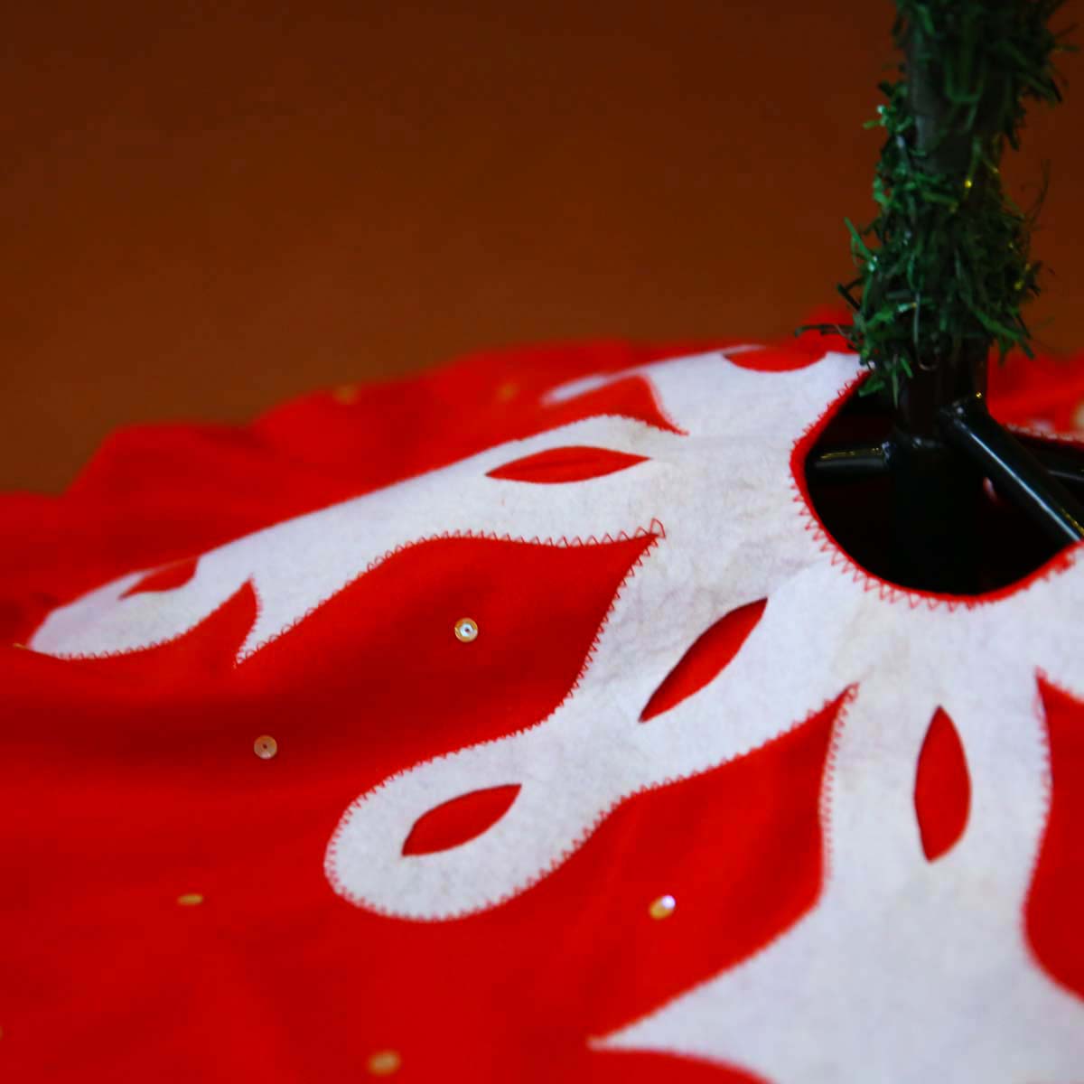 Red Snowflake Tree Skirt