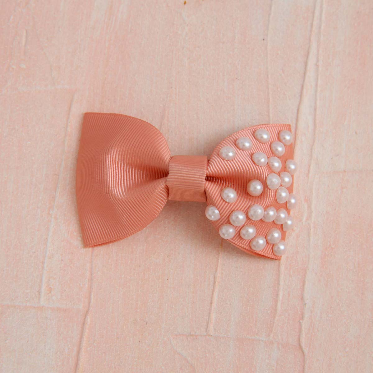 Peachy Pearl Lily Bow