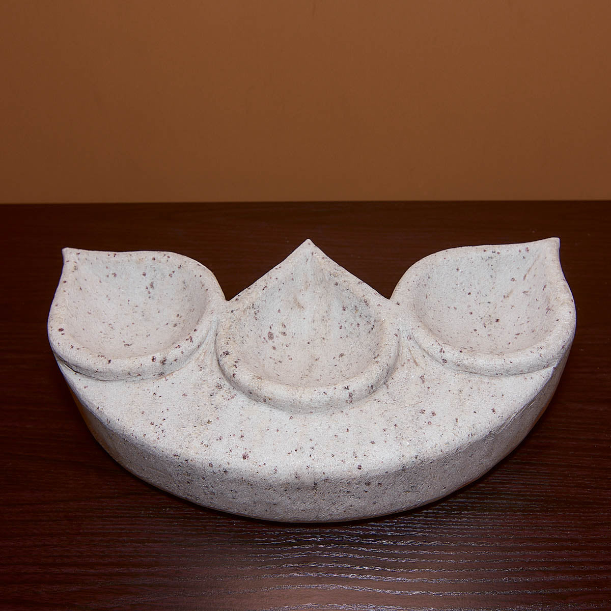 White Triple Stone Oil Lamp
