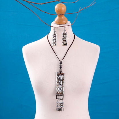 Metallic Feature Necklace & Earring Set
