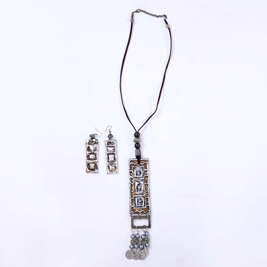 Metallic Feature Necklace & Earring Set