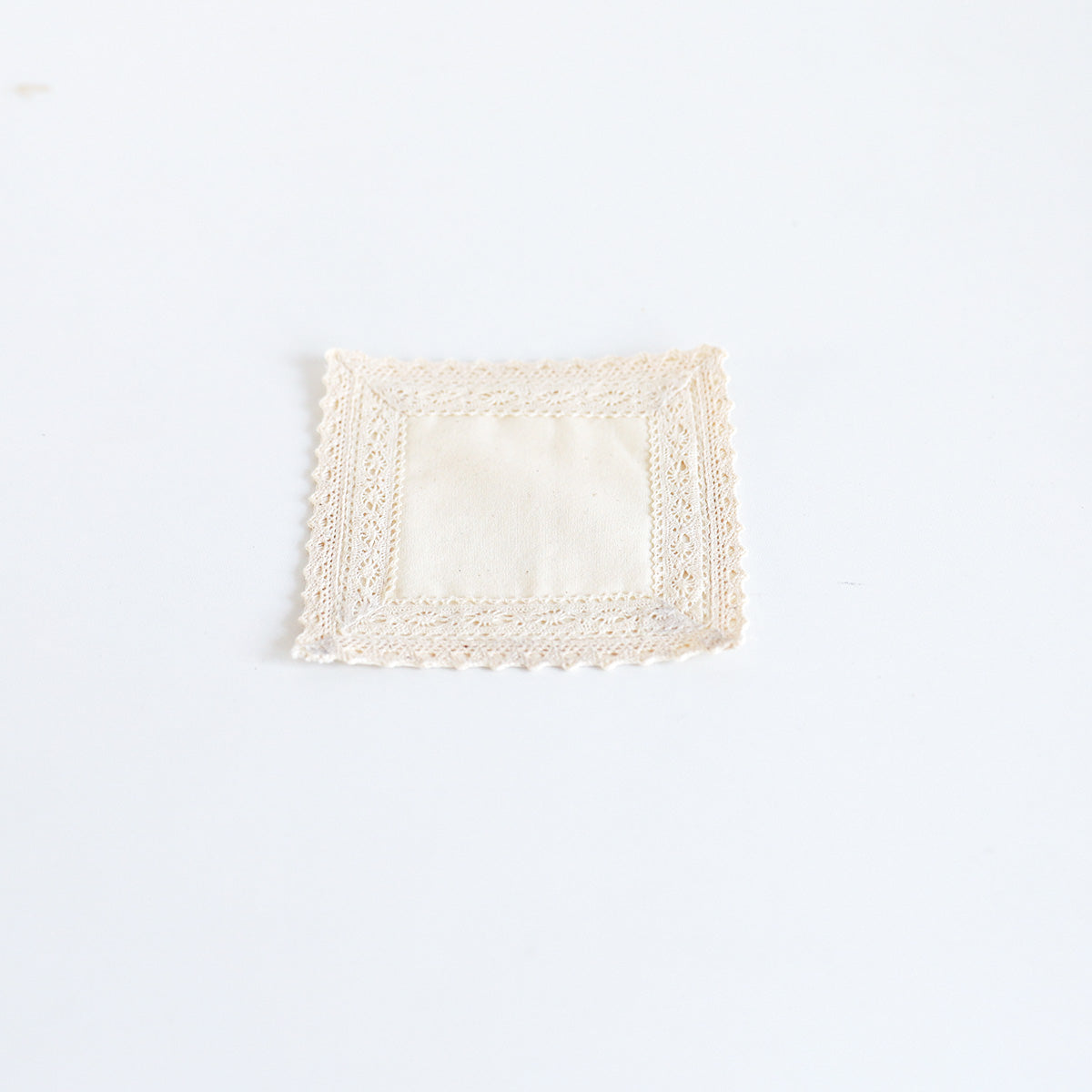 Classic Beeralu Edge Coaster