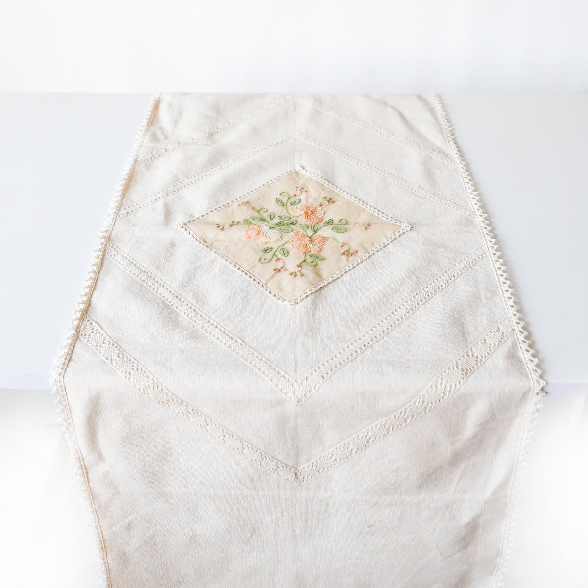 Floral Beeralu Table Runner